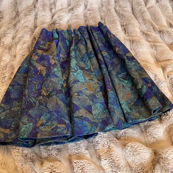 Skirt - Picture 2 of 4